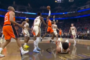 取消了！马瑟林突破抛投造犯规 勇士挑战成功并拿球权