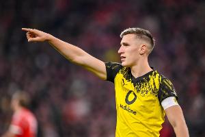 图片报：拜仁高层赫内斯和鲁梅尼格均支持签下施洛特贝克