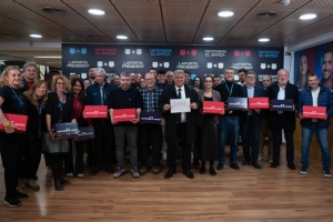 科贝：拉波尔塔提交8171份会员签名参选巴萨主席，比上届少2100份