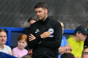 布莱顿主帅：定位球多会打乱节奏，枪手领先时角球会耗时超1分钟