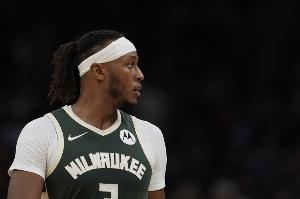 打得真烂！特纳6次出手全三分&仅中1球 5分4板3助1帽仅出场18分半