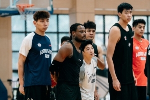 汗水落地的声音是第二阶段最响亮的序曲！广州男篮主场开战倒计时