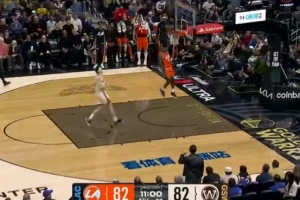 刷屏了！克里斯·邓恩饿虎扑食生断 反击一条龙轻松上空篮！