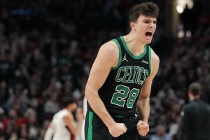 【菜鸟】28号秀冈萨雷斯18分16板3断 30号秀尼德豪泽11分9板4帽