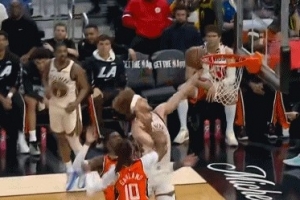 杀疯了！波杰姆斯基再度上篮得手 一节多时间独得17分