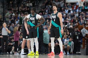 拓媒：球队的战绩在东部都进不了前十 进入附加赛也证明不了啥