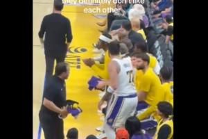 湖勇战时雷迪克与东契奇言语冲突！东子起身对质被范德彪拦住