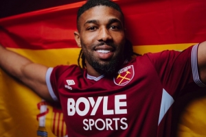 努诺：我告诉特劳雷不要去健身房举重，他身上承载的肌肉量已足够