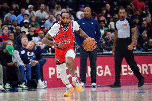 今天铁到家了！小德里克·琼斯内外线打铁 12投仅2中&三分4中0