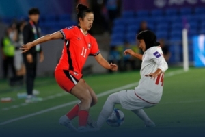 邮报：亚洲杯对阵韩国，伊朗女足赛前拒唱国歌