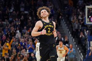 要道歉早点排队！波杰姆斯基半场12中8轰20分4板 单节得分均上双