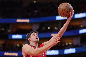 谢泼德本场砍至少15+5+10+5+2 NBA历史二年级球员第四人&比肩伯德