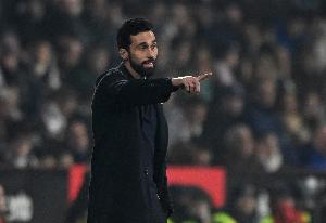 本赛季阿隆索执教皇马28场输5场，阿韦洛亚执教12场已输4场