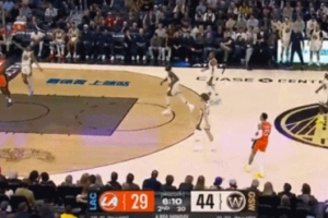 晚了一步！伦纳德长传克里斯·邓恩快下上篮 梅尔顿追帽干扰球