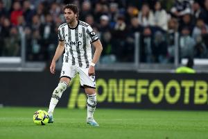 记者：尤文正与洛卡特利商谈涨薪续约至2030年