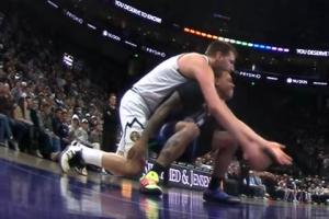 这谁顶得住啊！基昂特·乔治被260斤的约基奇压在身上 表情狰狞！