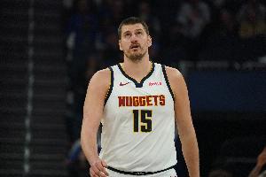 值！约基奇被吹犯规&个人累计6犯 掘金挑战成功取消犯规拿到球权