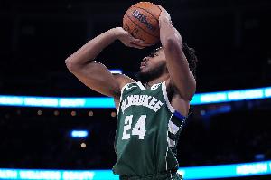 卡梅隆·托马斯过去5场场均仅7.4分 命中率25.6% 三分16.7%