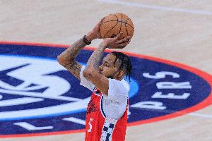 状态不佳！小德里克·琼斯半场6中1得5分3板1助1断 罚球4中3