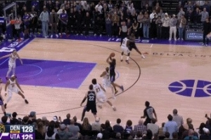 太难了！基昂特·乔治兜出来接球直接出手 顶着人绝平三分弹出