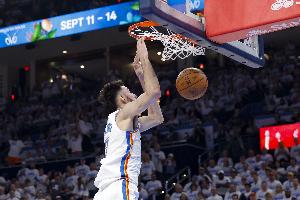 兢兢业业贡献两双！霍姆格伦10中4拿下12分11板2助2帽