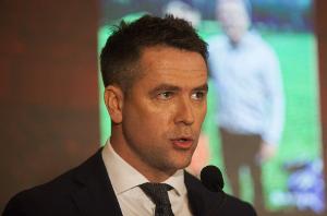 欧文：利物浦四个位置比上赛季弱 若让我选我会让罗伯逊重回首发