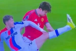 镜报：一向老实的马奎尔竟谎称被踢到头，这是公然欺骗应受到处罚