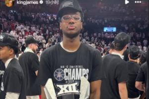 一场没打躺冠了詹姆斯兴奋转发布莱斯夺冠捧杯照：啊耶耶耶~~