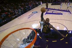 默契这一块斯玛特1防2鬼手抢断 詹姆斯跟进翱翔擎天劈扣