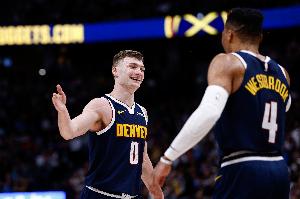 布劳恩：威少会打出三双然后顶替我的角色与位置 这压力助我成长