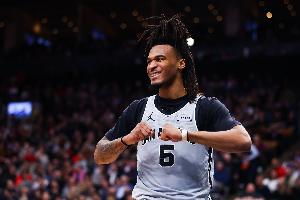 化身球队大脑！卡斯尔10中6得到15分4板10助1断 正负值+39