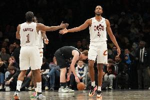 莫布里：哈登对比赛的理解非常透彻 我们之间的配合只会越来越好