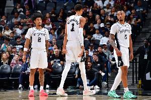 张佳玮谈马刺赢球特征：文班统治防守端 卡斯尔推转换 哈珀砍分