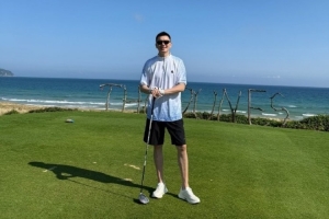 假期生活很惬意！杨鸣晒近照：十五的 十六圆