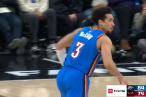 强势反弹！麦凯恩弧顶三分还有 三分3中0后4投全中