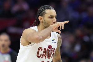 活力十足！泰森15中8贡献22分3板4助2帽 末节独得7分