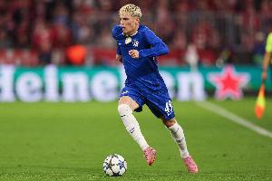 记者：加纳乔找了个捞女同居，只是为了上床，他现在不再专注足球