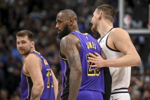 湖掘大战首发：东契奇&詹姆斯&里夫斯率队挑战约基奇&穆雷