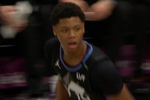 生涯新高！贝利空切双手轻扣空篮 个人已砍下26分！