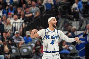 风云突变！萨格斯飙中三分后助攻小卡特扣篮 魔术迅速完成反超