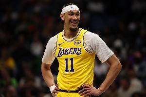 雷迪克：海斯今晚打得非常好 艾顿不在时对他非常有信心