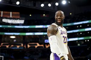 詹姆斯：不知多少人打过NBA 但我的名字能与伟大球员并列 这真棒