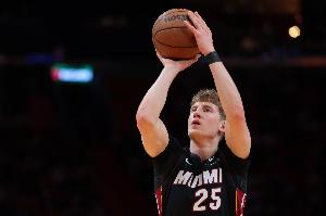 希罗：亚库乔尼斯非常努力 未来会继续看到他有多出色