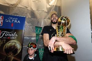 甜瓜建议塔图姆退居二线 獭兔训练师：你在教他做事？讽刺……