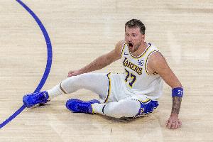 077差1T停赛！韩乔生：独行侠时期抱怨裁判老毛病 到湖人依旧没改