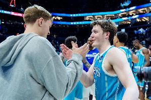 阿里纳斯：我不介意克尼佩尔弗拉格共享最佳新秀 这是很棒的故事