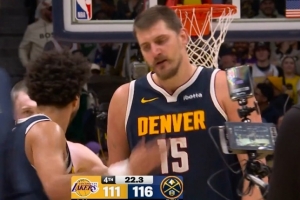 一锤定音！约基奇转身强攻 倚住防守抛投命中率队领先5分