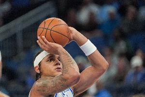 两双到手但失误不少！班凯罗17中7拿到16分12板6助2断 有6次失误