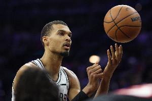 统治力！马刺近13场8次领先对手20+ 本季32%的比赛领先过20+