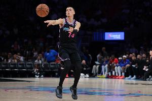 稳定输出！希罗全场16投9中&罚球5中5 拿到25分4篮板5助攻